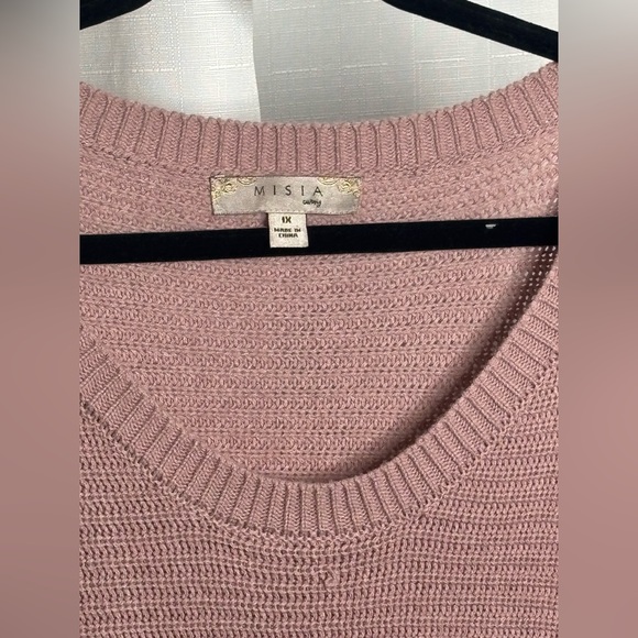Misia Dusty Pink V-Neck Sweater with Button Accents - Picture 4 of 4